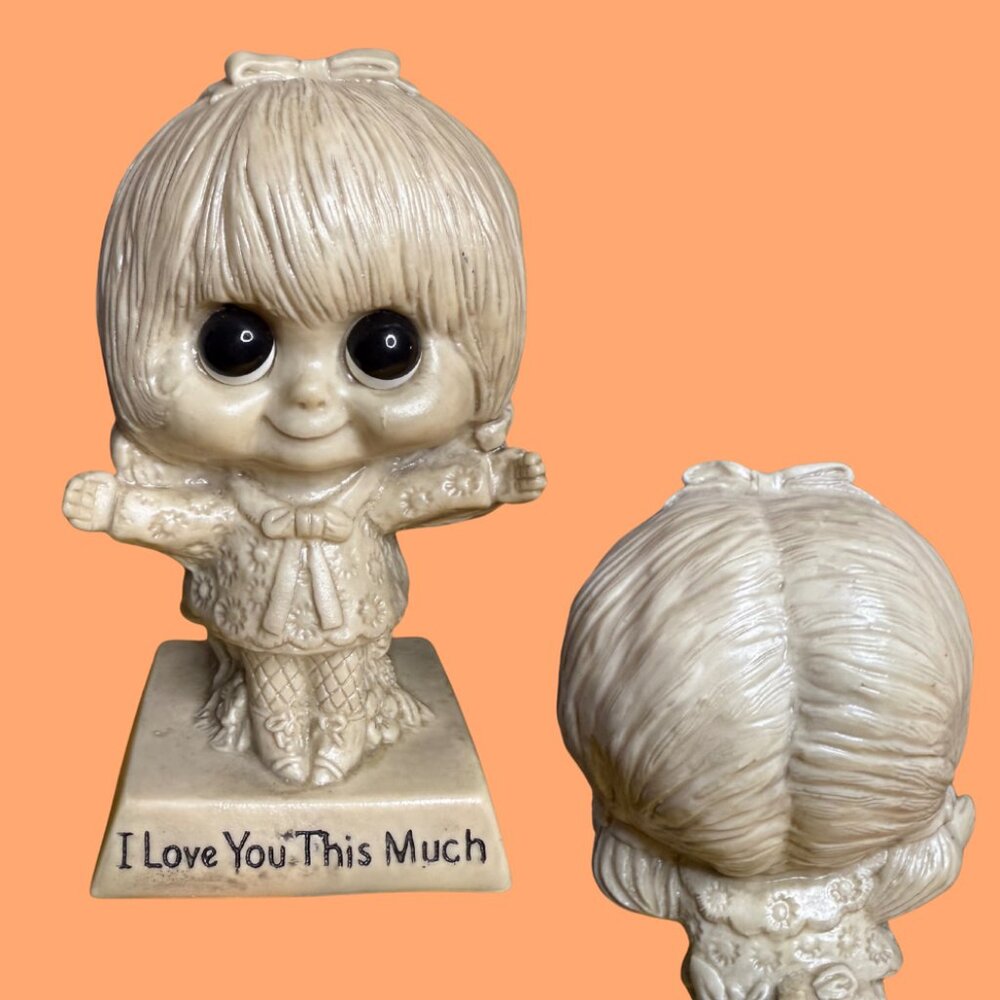1970 W & R Berries Co's Figurine Girl “I Love You This Much”